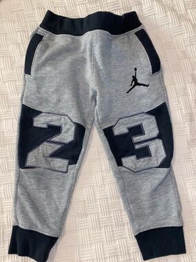 Jordan Gray & Black Number 23 Jogger Sweatpants size 4